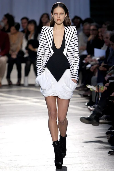 Look 3